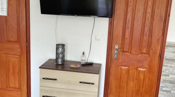 nagyképernyős televízió